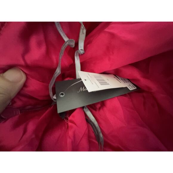 MONIQUE LHUILLIER Ruched off-shoulder velvet gown fuchsia US8 - Picture 12 of 12